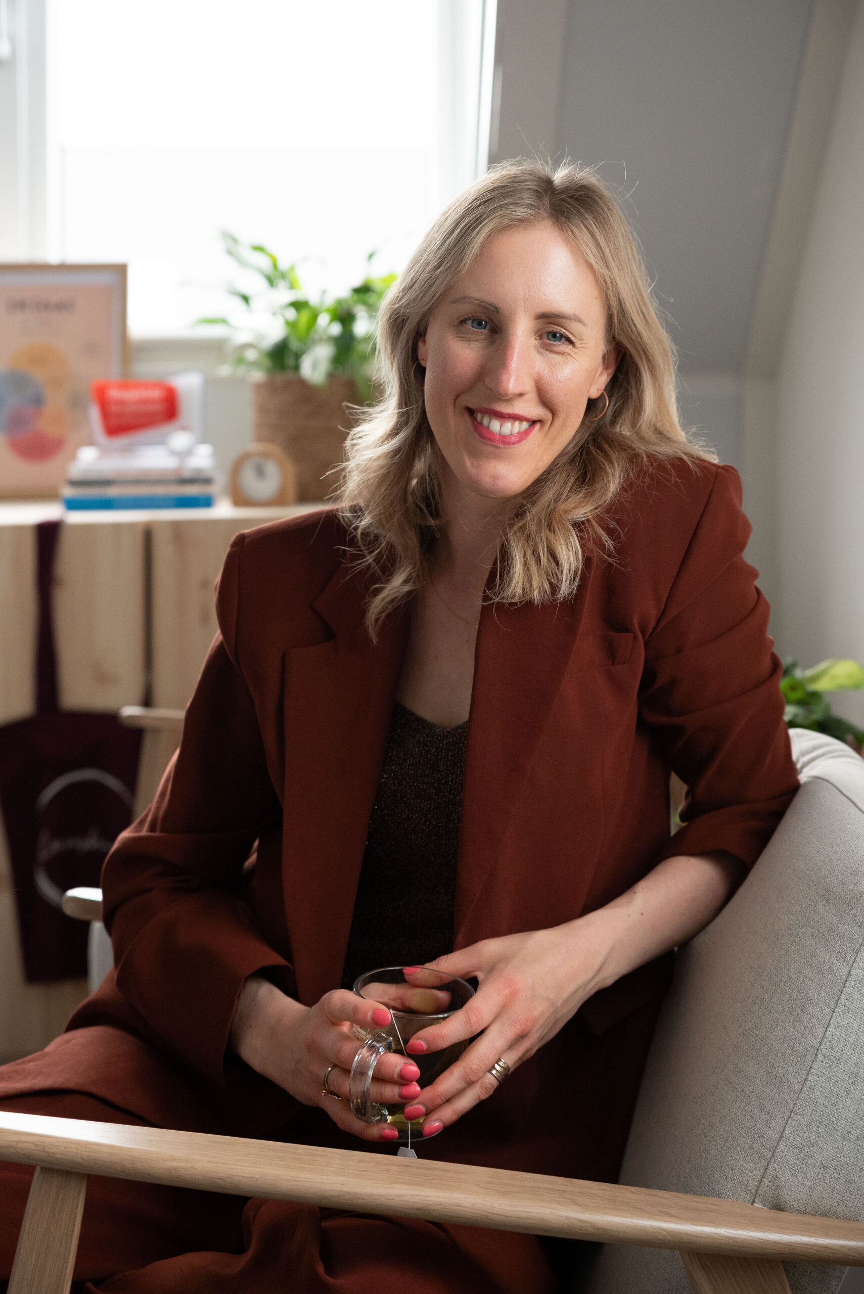 Portretfoto van Myrthe Meulenbeek, eigenaar en loopbaancoach van Levensbrouwerij