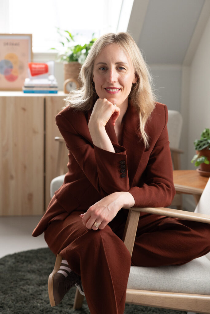 Portretfoto van Myrthe Meulenbeek, eigenaar van en loopbaancoach bij Levensbrouwerij